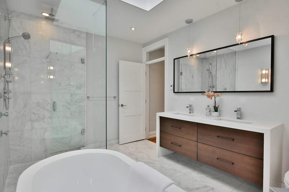 Primary bath and soaking tub, Westlake